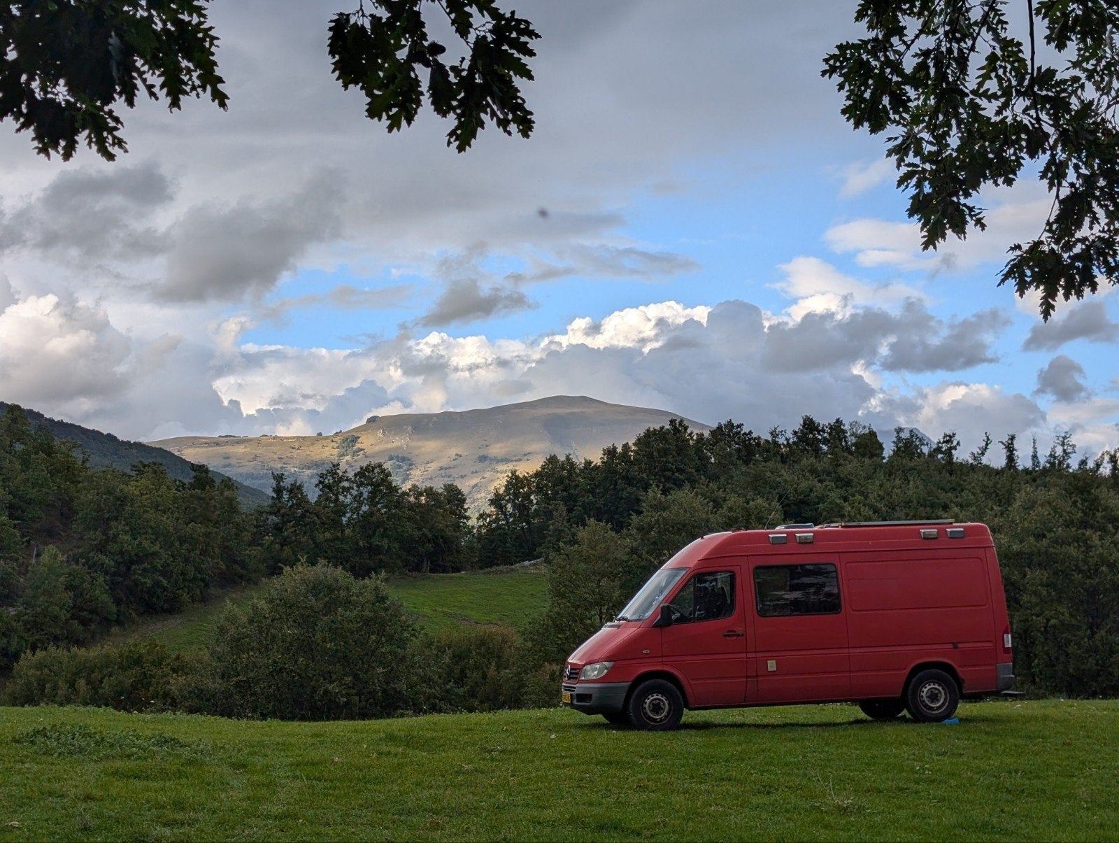 Unieke brandweer duikersbus (Sprinter) - Camper off grid, Automaat, Buscamper of Camperbus, ESP-stabiliteitscontrole, Raamblindering