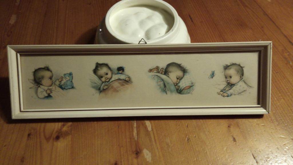 Vintage Lijst met baby afbeeldingen, Ophalen of Verzenden, Minder dan 50 cm, Schilderij