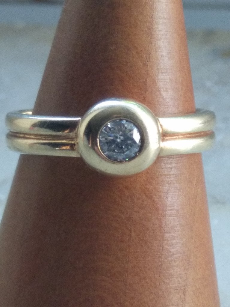 geelgouden RING maat 17 3/4 met 1 Briljant van ca 0.35 crt, Ophalen of Verzenden, Zo goed als nieuw, 17 tot 18, Dame of Heer