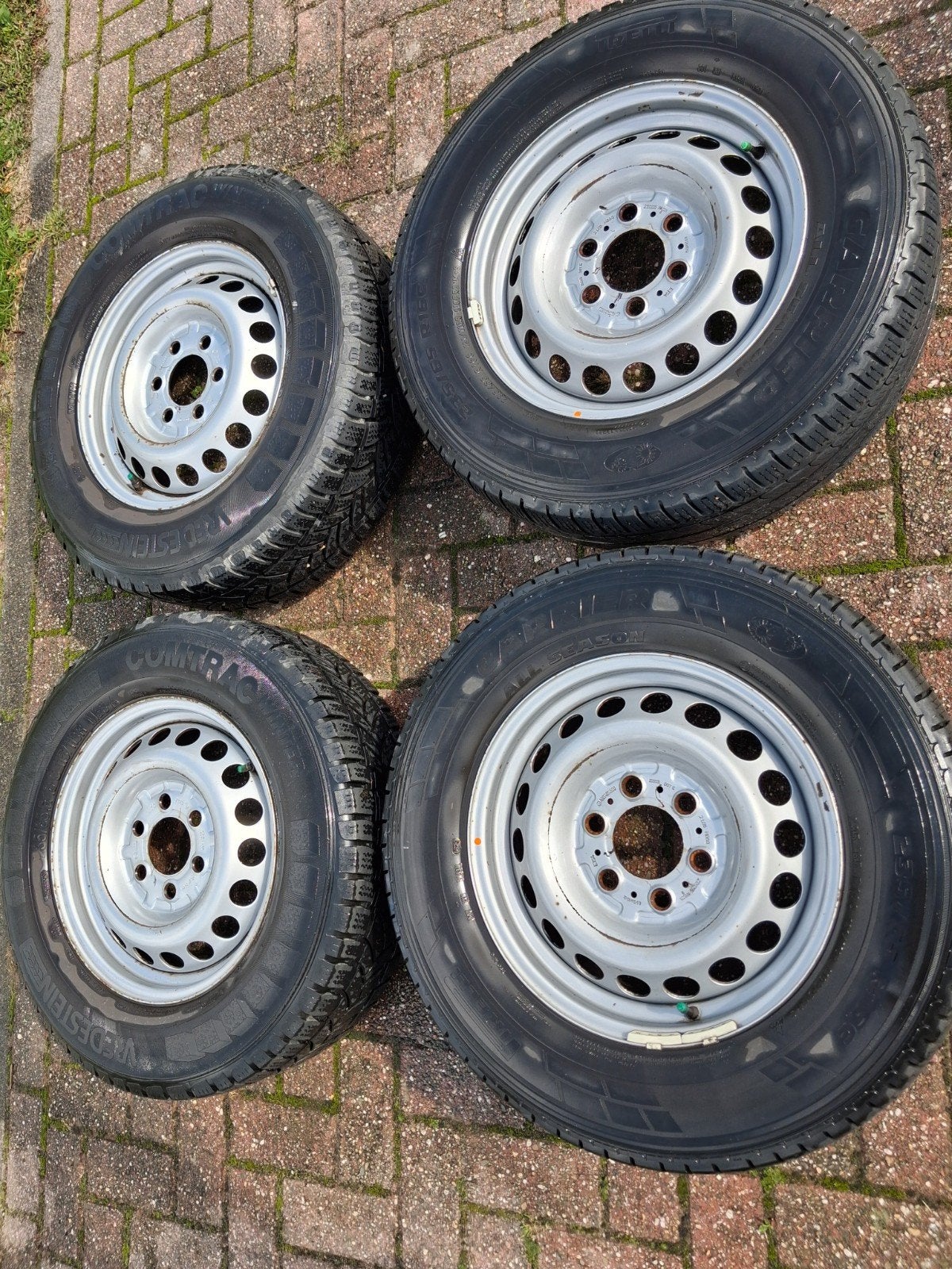 4 velgen met winterbanden voor MB Sprinter of VW Crafter, 16 inch, Banden en Velgen, 235 mm, Bestelwagen
