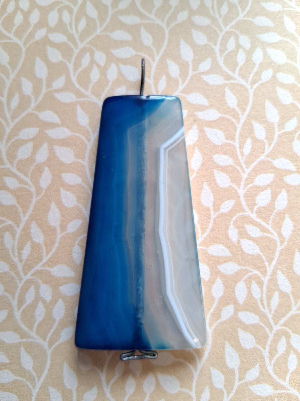 Vintage blauwe Agaath edelsteen hanger.
6x3 cm lang.
Bieden, Gebruikt, Blauw, Ophalen of Verzenden, Steen of Mineraal