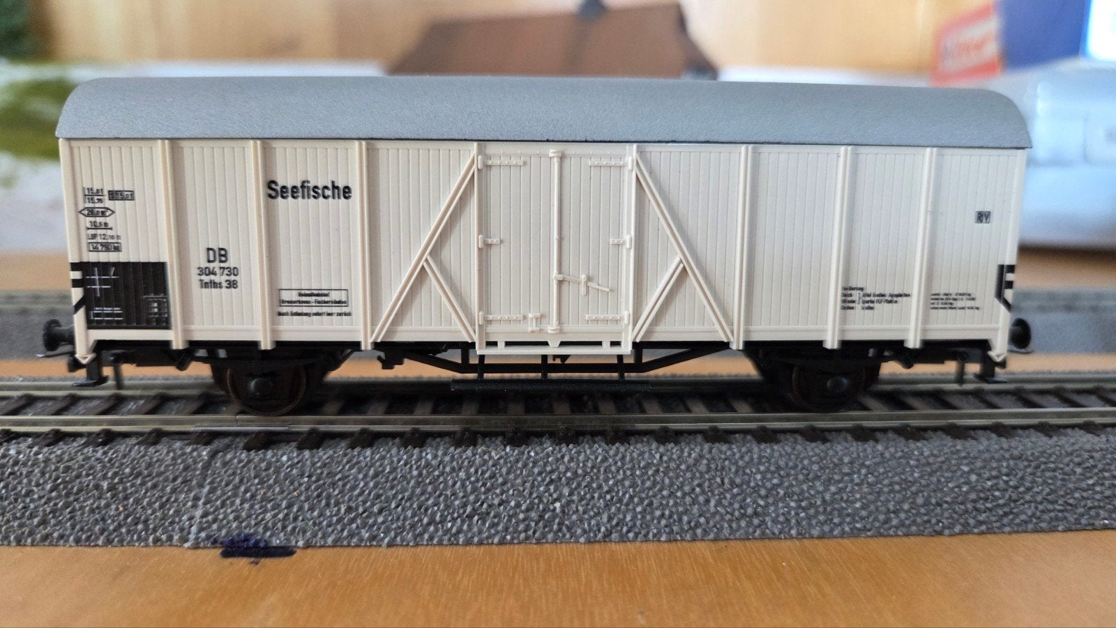 Roco DB 46235 Gesloten Goederenwagon 'Seefische' HO 2 stuks, Gelijkstroom, Wagon, Ophalen of Verzenden, Zo goed als nieuw
