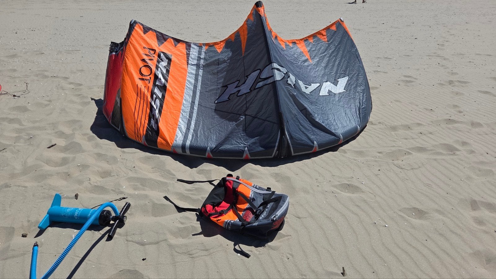 Naish Pivot 7m 2021 Kite Only - Zo goed als nieuw, Watersport en Boten, Kitesurfen, Geen board, Ophalen of Verzenden, Zo goed als nieuw