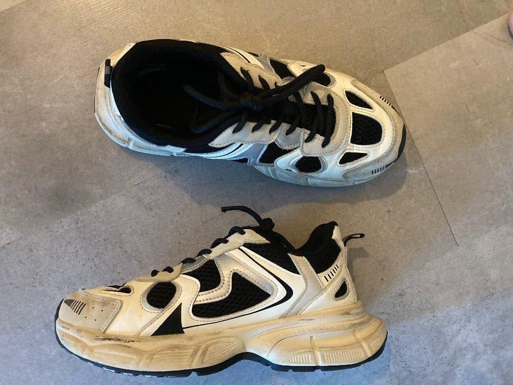 Sneakers beige mt 39, Kleding | Dames, Schoenen, Beige, Ophalen of Verzenden, Gedragen, Sneakers of Gympen