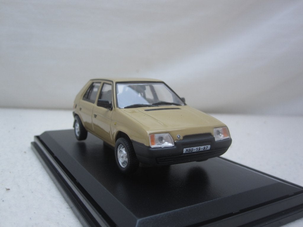 Skoda Favorit 136L 1988 Beige 1:43 Abrex, Ophalen of Verzenden, Nieuw, Auto, Overige merken