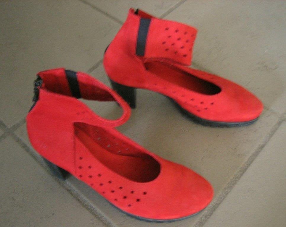 Zeer aparte rode opengewerkte nubuck pumps ARCHE 38 Snazzeys, Pumps, Verzenden, Zo goed als nieuw, Arche