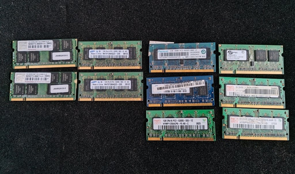 Diverse laptop geheugen 1GB en 512Mb, Computers en Software, RAM geheugen, Ophalen of Verzenden, DDR2, Laptop, Gebruikt