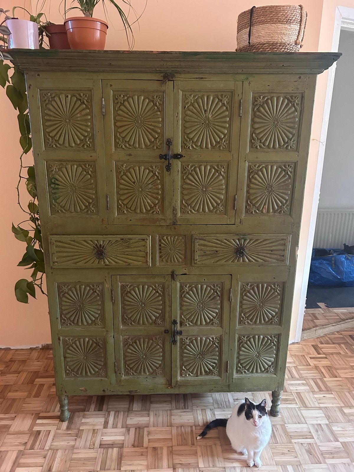 Unieke Chinese Houtwerk Kast - Groen met Carvings, Antiek en Kunst, Antiek | Meubels | Kasten, Ophalen