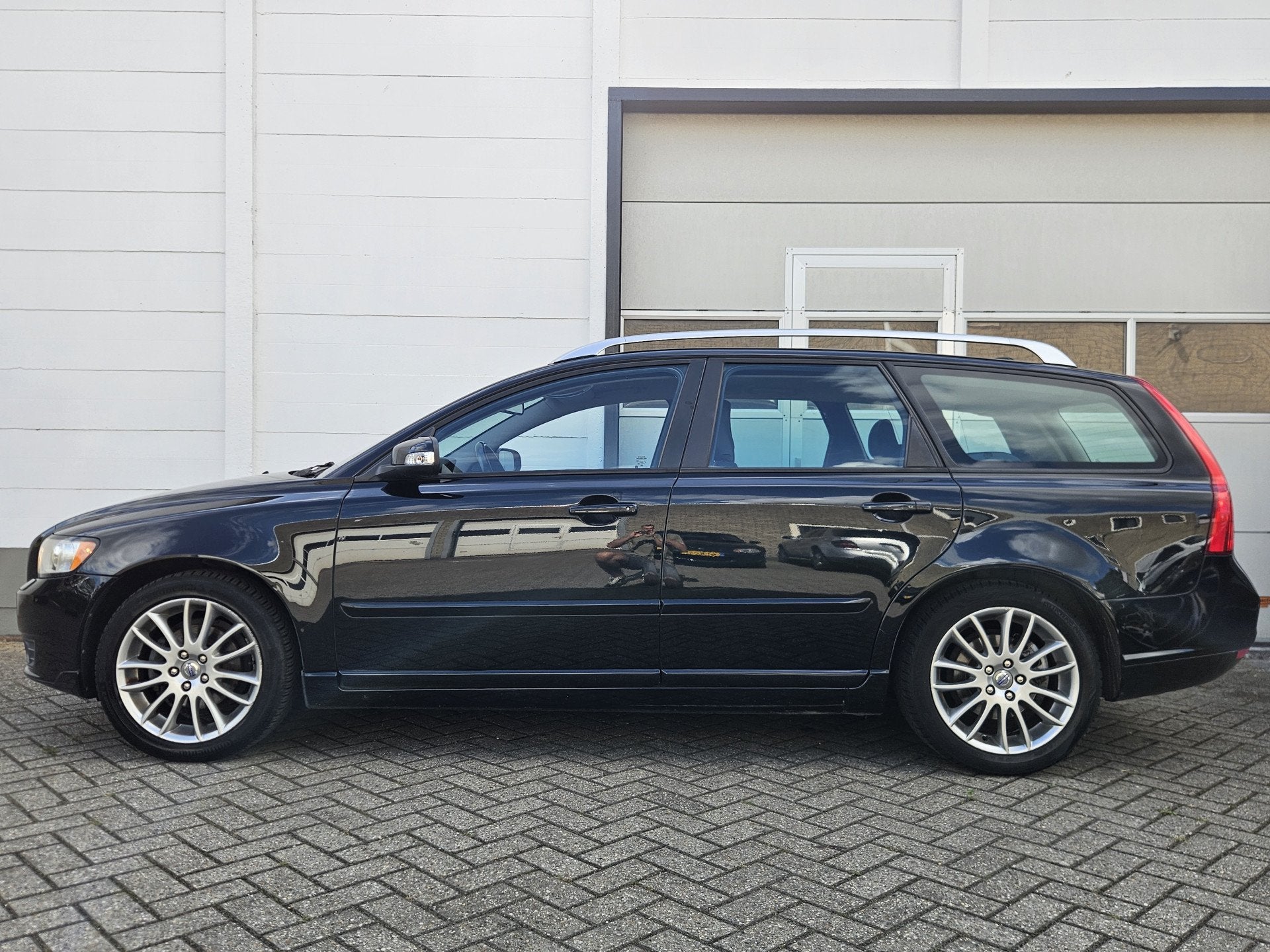 Volvo V50 2.0 Edition II /Youngtimer/Leer/Cruise/Trekhaak!, Auto's, Volvo, Voorwielaandrijving, Gebruikt, 4 cilinders, Zwart