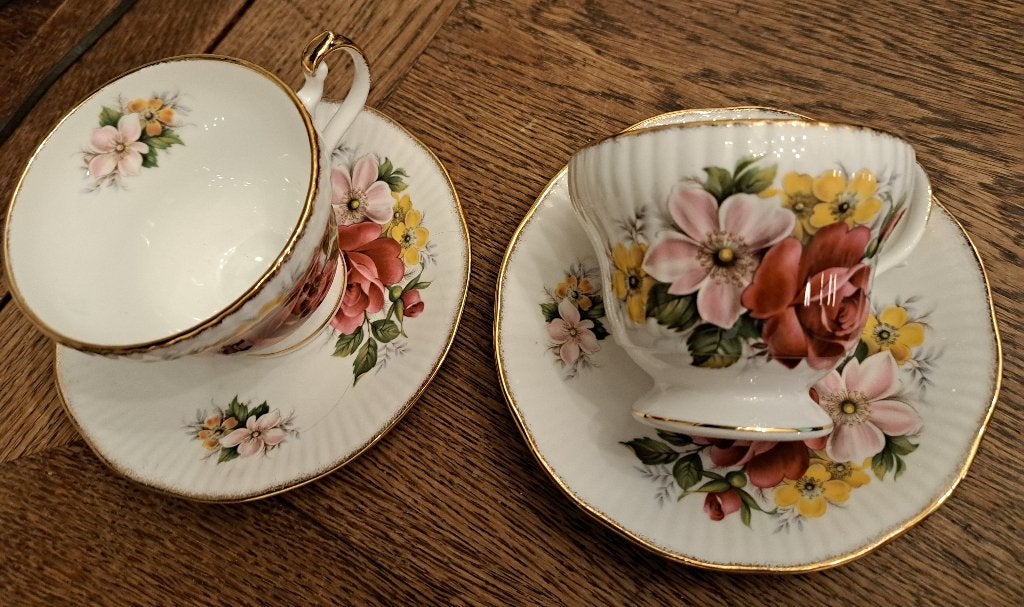 Royal Heritage kop en schotels 50-er jaren, 2 stuks, Ophalen of Verzenden, Zo goed als nieuw, Porselein, Kop en/of schotel