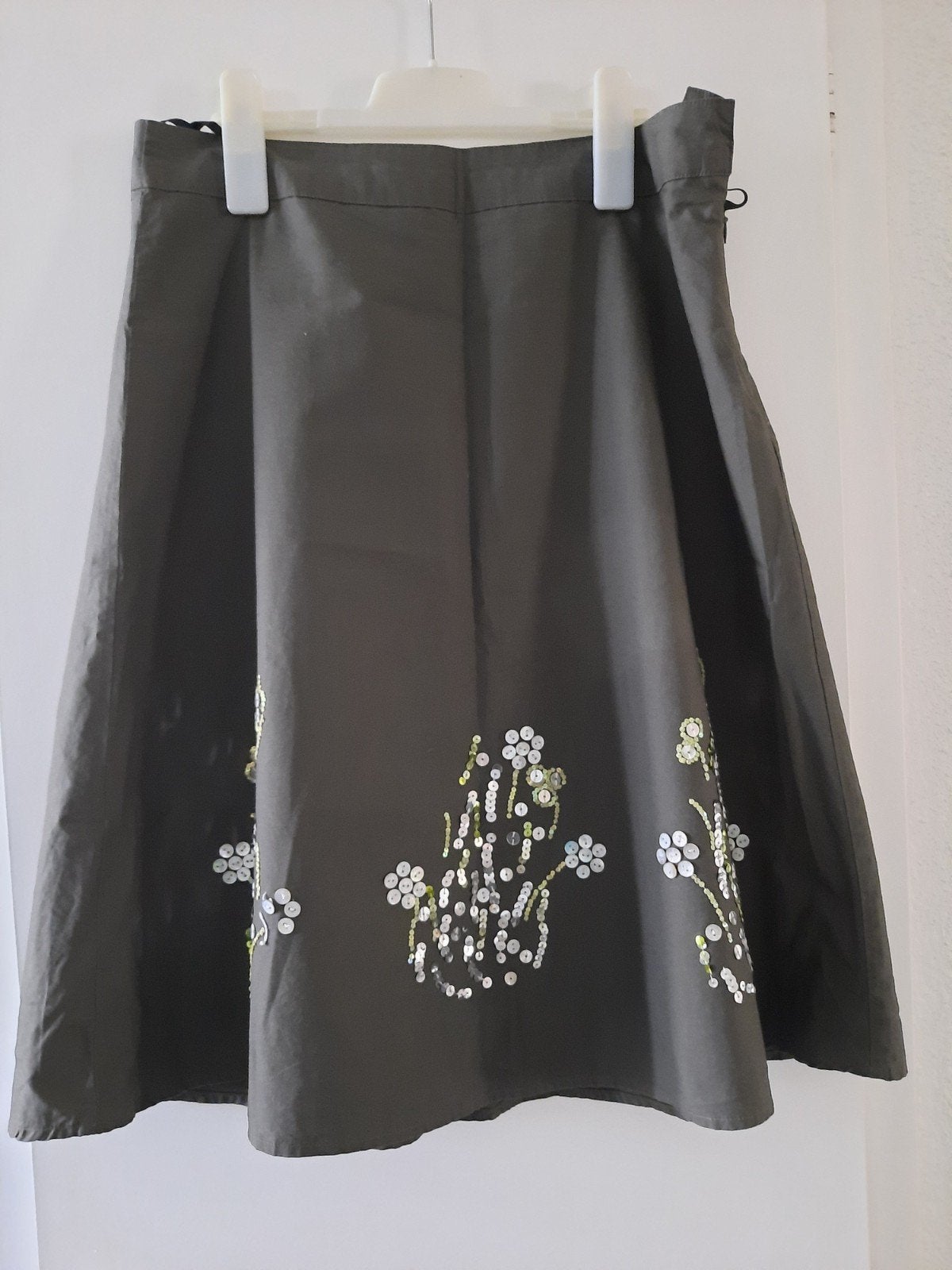 W.O.B. legergroene rok maat 38 met pailletten, Kleding | Dames, Maat 38/40 (M), Verzenden, W.O.B, Gedragen