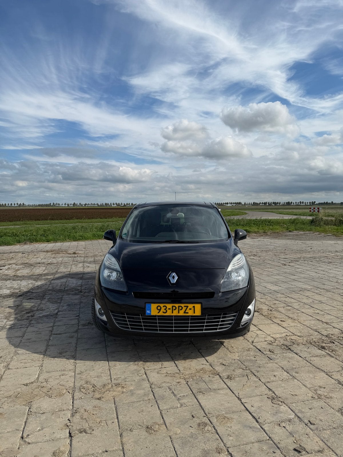 Foto 7 van Renault Grand Scenic 1.4 TCE 96KW 7P 2011 Zwart