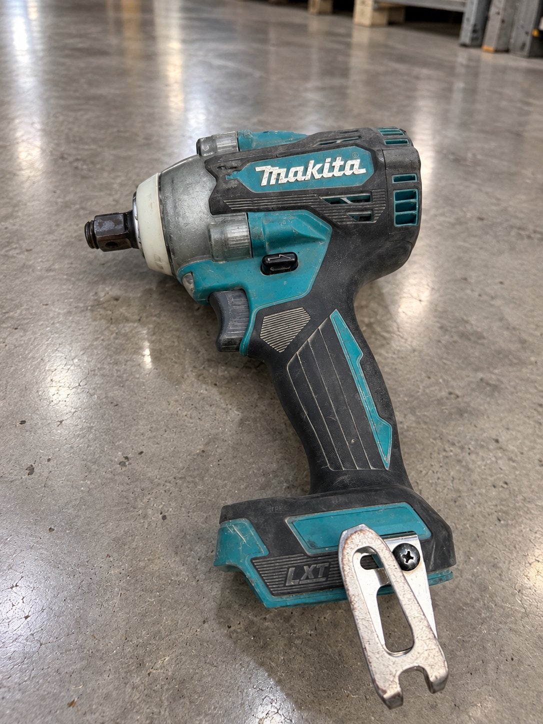 Makita DTW300 18V LXT slagmoersleutel., Ophalen of Verzenden, Gebruikt, Overige typen