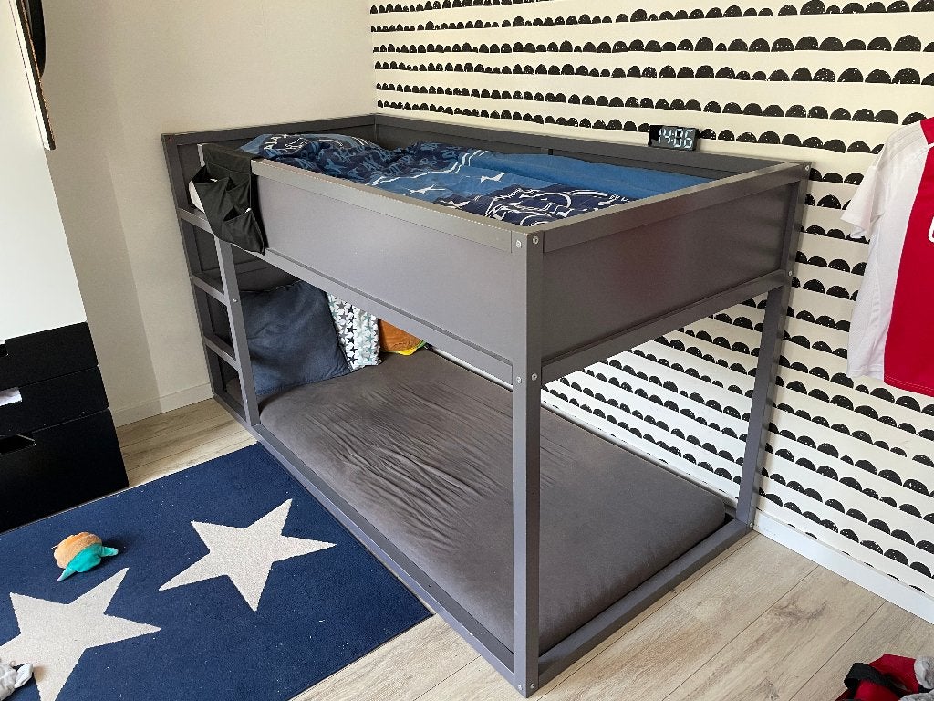 IKEA Kura omkeerbaar bed grijs geschilderd, Kinderen en Baby's, Kinderkamer | Bedden, Gebruikt, 180 cm of meer, 85 tot 100 cm