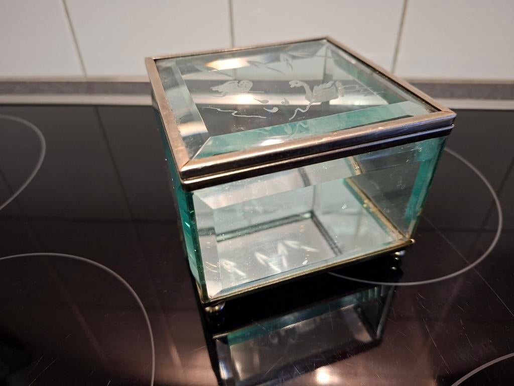 Vintage glazen sieradendoosje met zwanen gravure, Antiek en Kunst, Antiek | Glas en Kristal, Ophalen of Verzenden