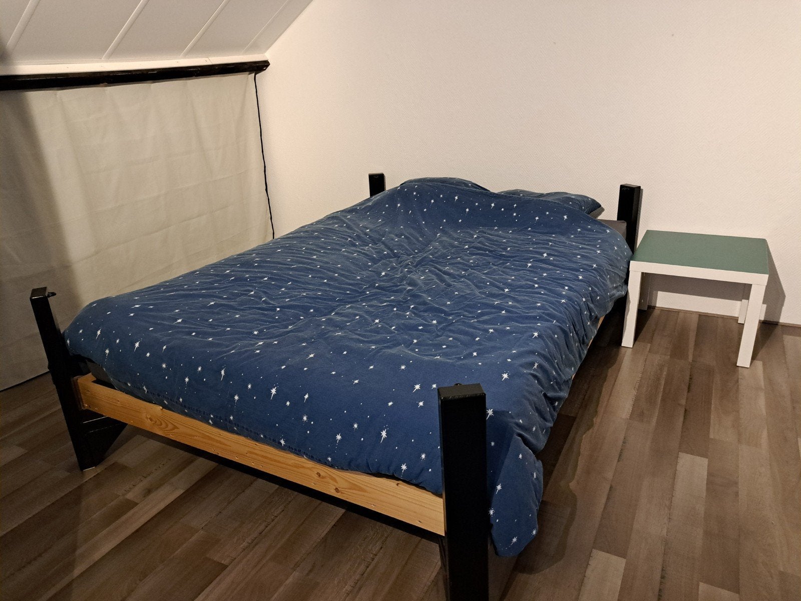 Zelfgemaakt hangend bed 210x160cm (zonder boren), Huis en Inrichting, Slaapkamer | Bedden, Ophalen, Gebruikt, Overige kleuren