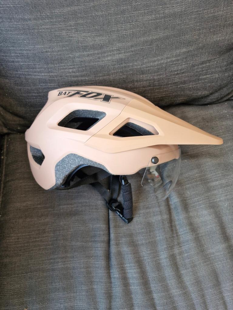 Batfox fietshelm met 2 vizieren en afneembaar voorscherm, Ophalen of Verzenden, Zo goed als nieuw, L, Heer of Dame