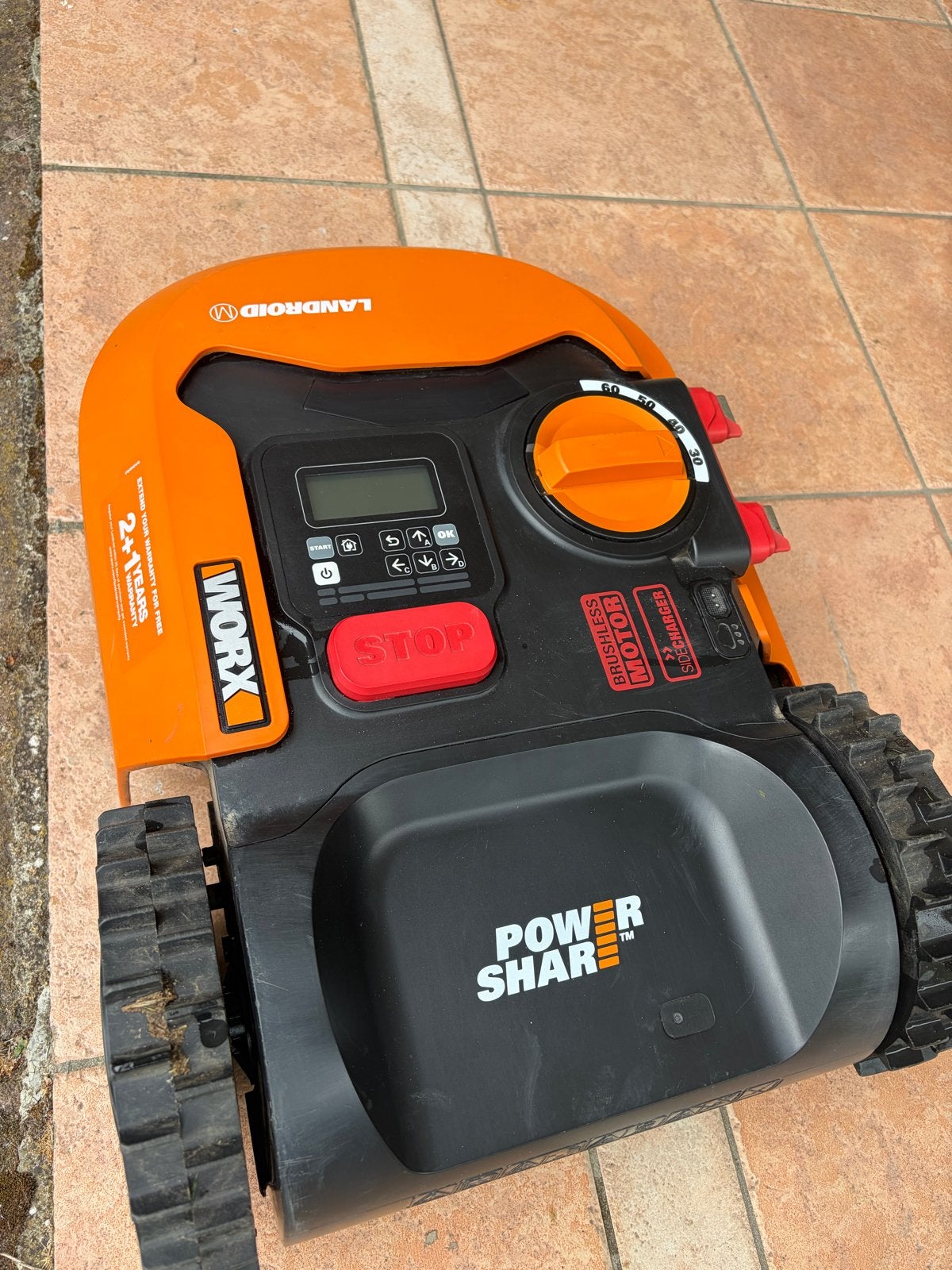Worx Landroid M WR142E robotmaaier incl. garage., Ophalen, Cirkelmaaier, Accu-grasmaaier, Zo goed als nieuw