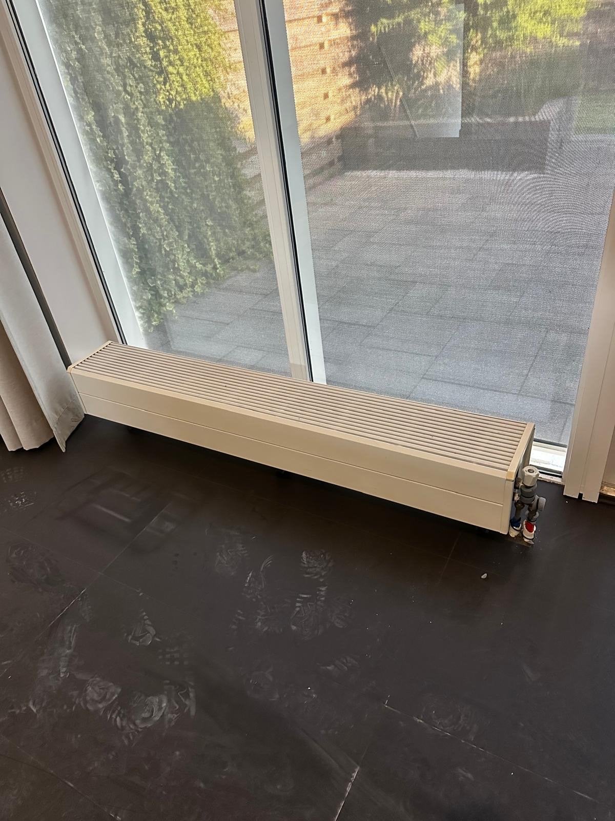 Radiatoren op de grond - 2 verschillende maten, Ophalen, Gebruikt, Minder dan 30 cm, Radiator