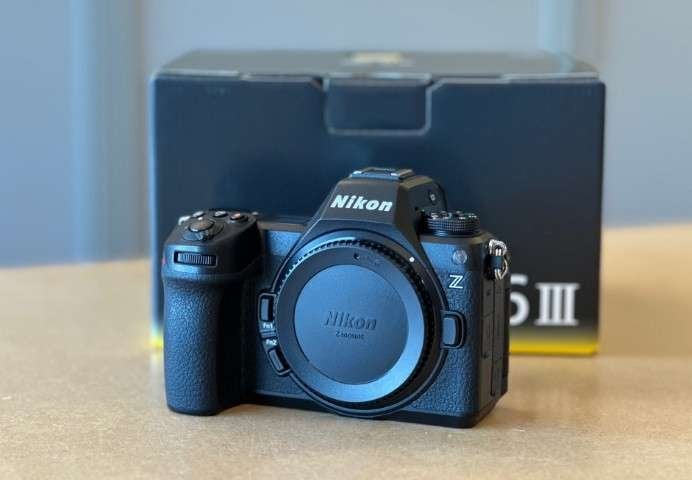 Nikon Z6 III Body — Smetteloze Staat — Met Garantie, Accu, Bluetooth, Ophalen of Verzenden, Zo goed als nieuw