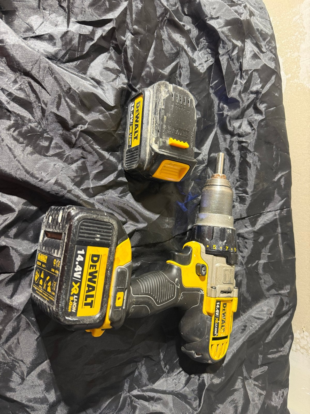 DeWalt Boor- en Schroefmachine met 2 accu's en lader, Ophalen of Verzenden, Gebruikt, Minder dan 400 watt, Boor- en Schroefmachine