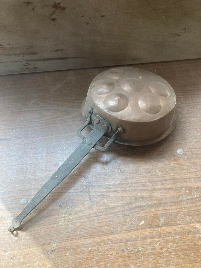 Antieke koperen poffertjespan met lange steel, Antiek en Kunst, Ophalen of Verzenden