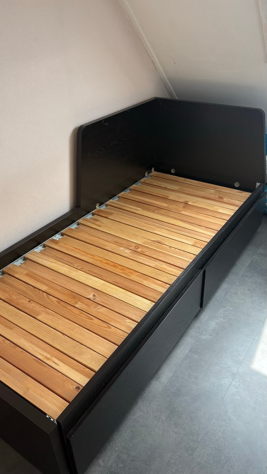 ZSM WEG! IKEA FLEKKE Bedbank met 2 lades en 2 matrassen, Ophalen, Gebruikt, Zwart, Tweepersoons