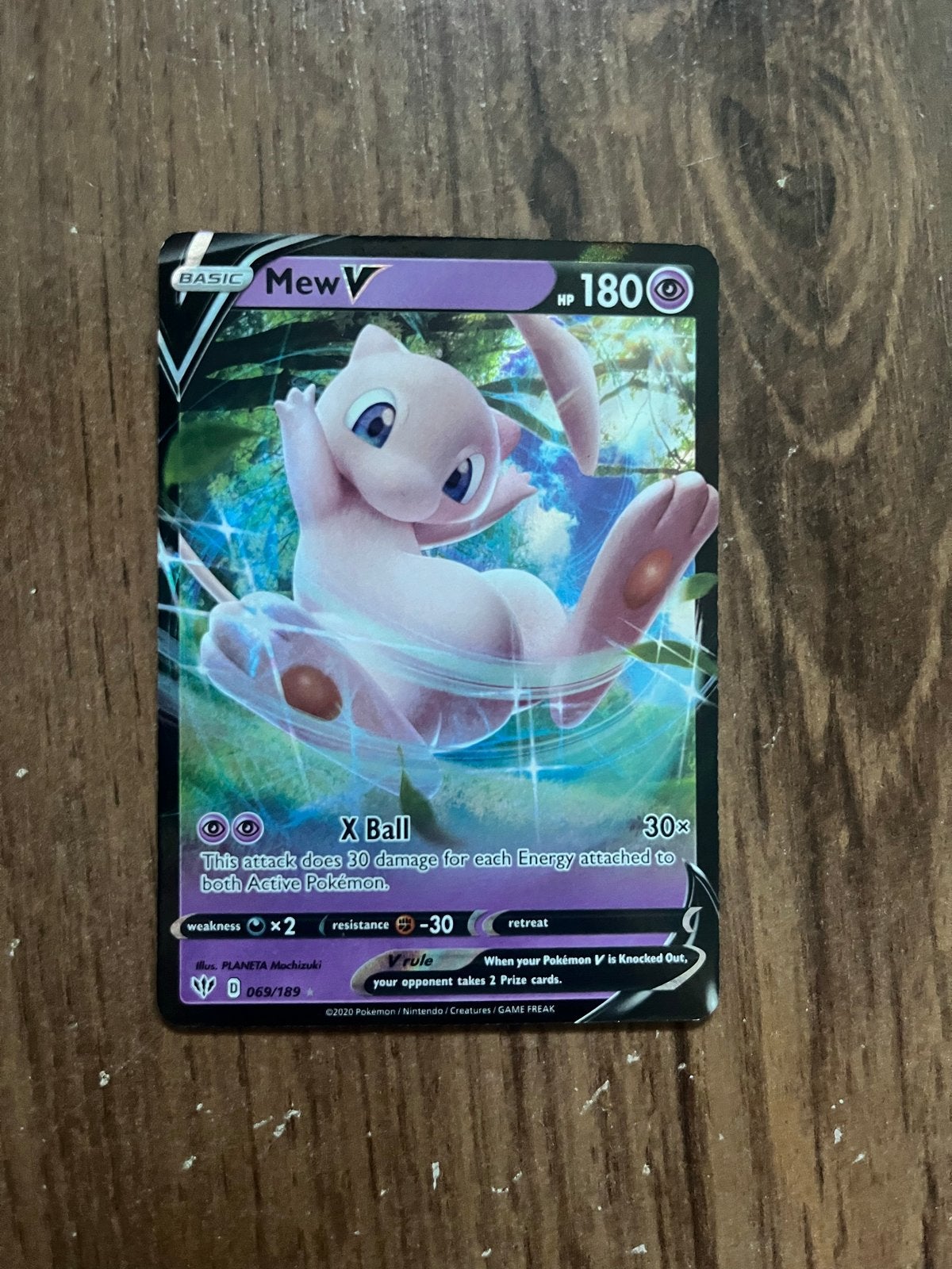 Mew V Pokémon kaart - D 069/189, Hobby en Vrije tijd, Ophalen of Verzenden, Zo goed als nieuw, Losse kaart