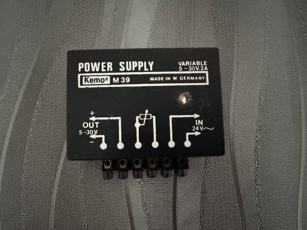Variabele voeding 5-30 Volt, type  KEMO M39, Ophalen of Verzenden, Gebruikt