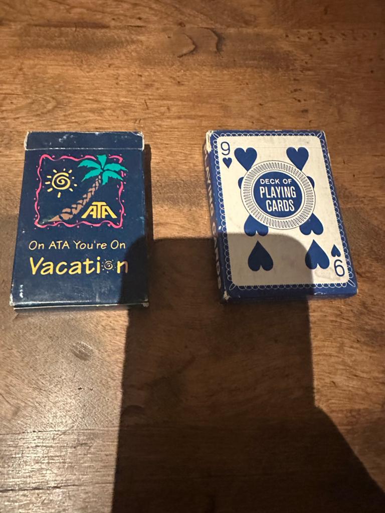 Twee decks speelkaarten - ATA en harten, Verzamelen, Ophalen, Zo goed als nieuw