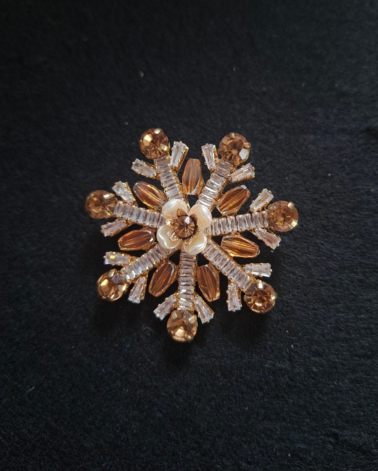 Elegante Broche Sneeuwvlok met strass, Overige materialen, 4 tot 7 cm, Nieuw, Ophalen of Verzenden