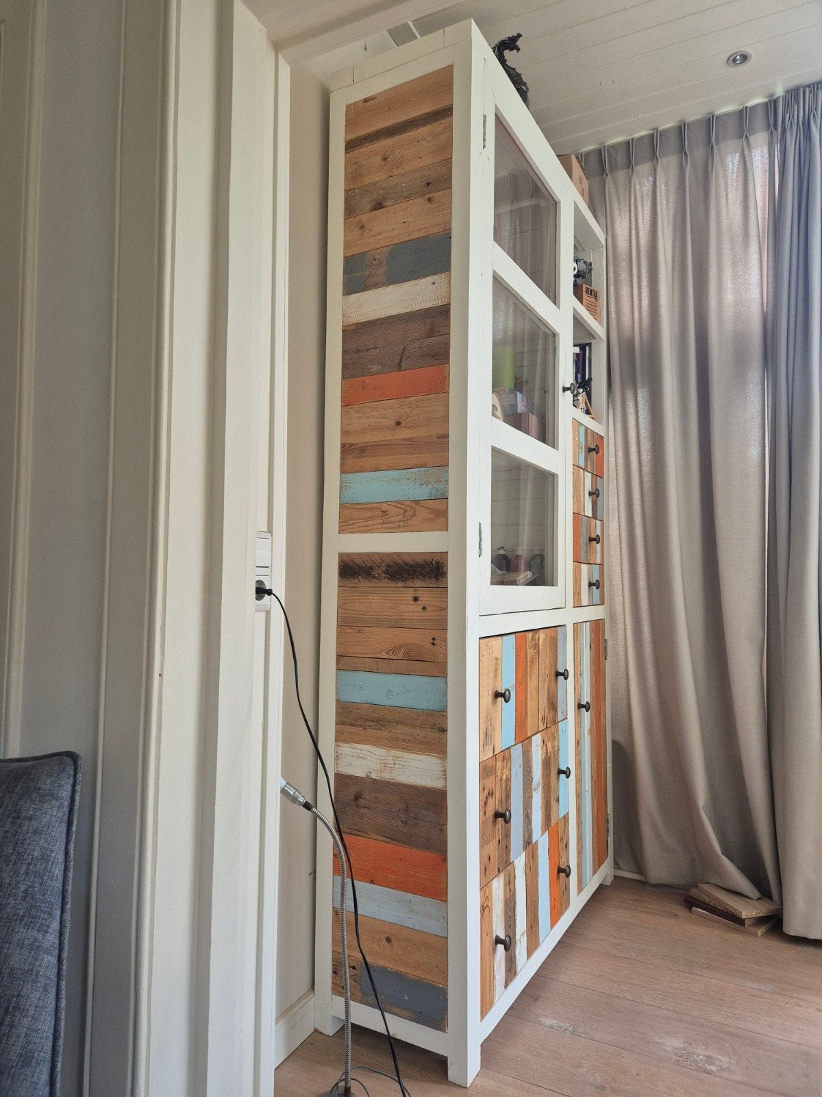 wandkast en tv kast, meubelmaker, mix nieuw en sloophout, Handgemaakt sloophout hoog, Ophalen of Verzenden, 25 tot 50 cm, Met deur(en)