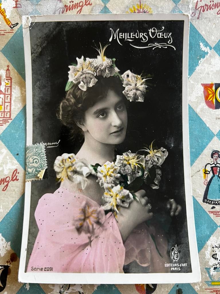 1905 dame met lelies, Ophalen of Verzenden, Voor 1920, Gelopen, Overige thema's