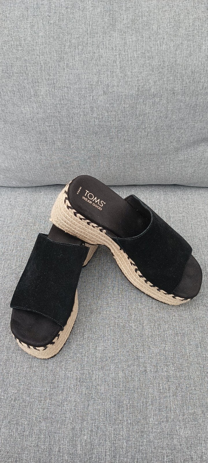 Mooie zwarte suède Toms muiltjes met hak maat 39, Ophalen, Zo goed als nieuw, Meisje, Schoentjes