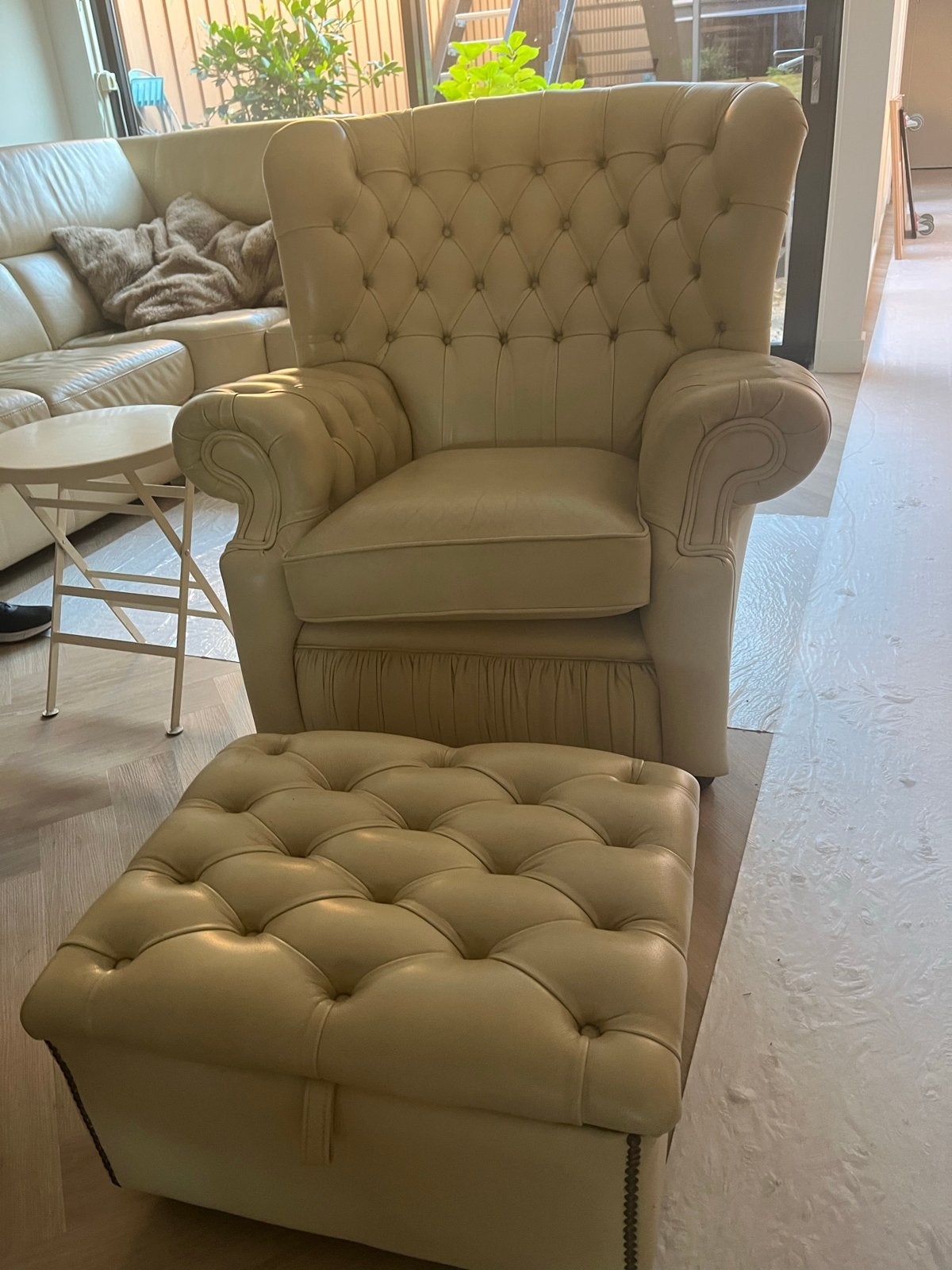 Chesterfield fauteuil  Springvale +voetenbank - Crème, Huis en Inrichting, Ophalen of Verzenden, Gebruikt, Leer, 75 tot 100 cm
