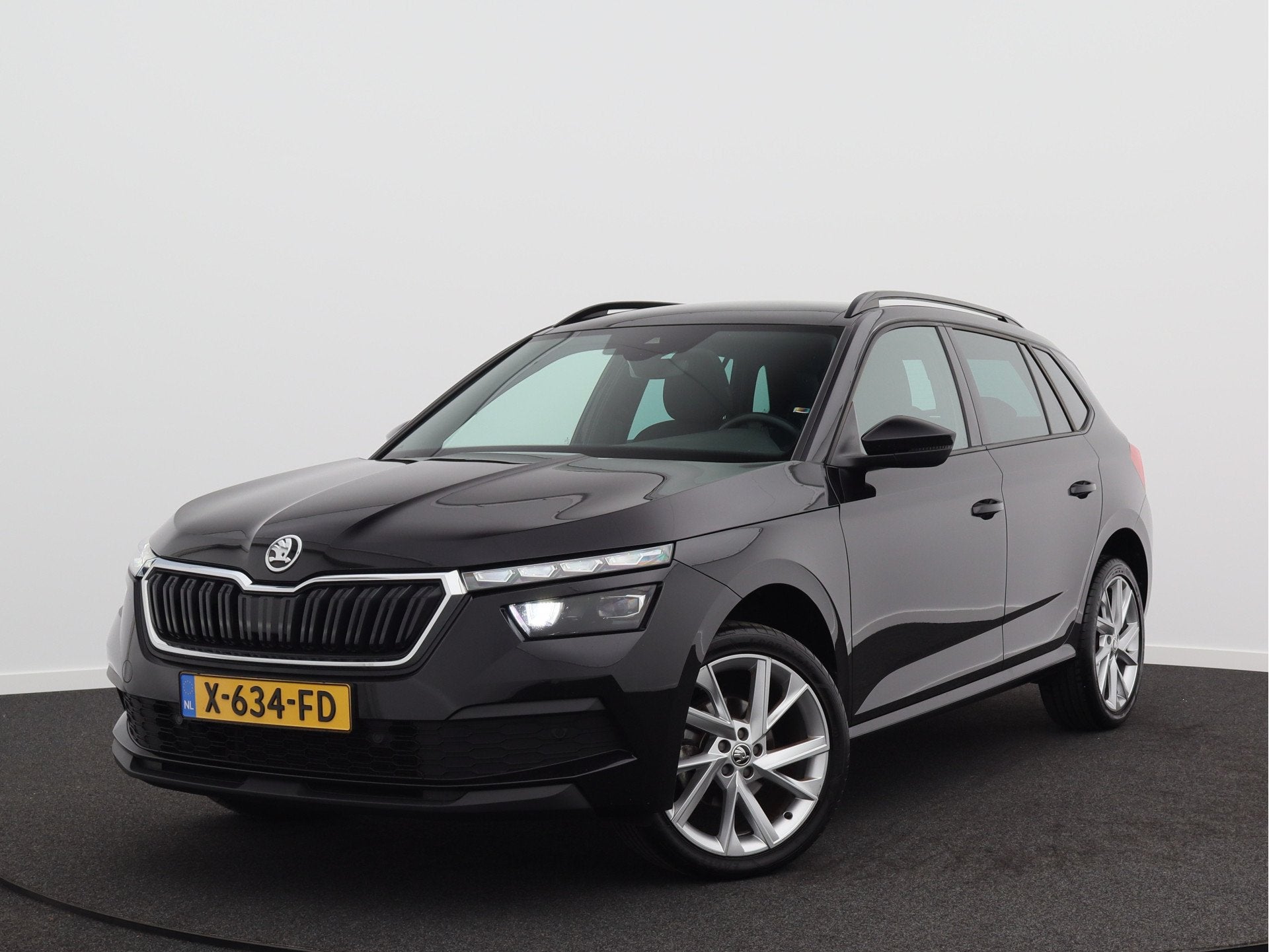 Skoda Kamiq 1.5 TSI ACT Business Edition/ automaat/ panorama, Stof, 4 cilinders, 150 pk, Zwart