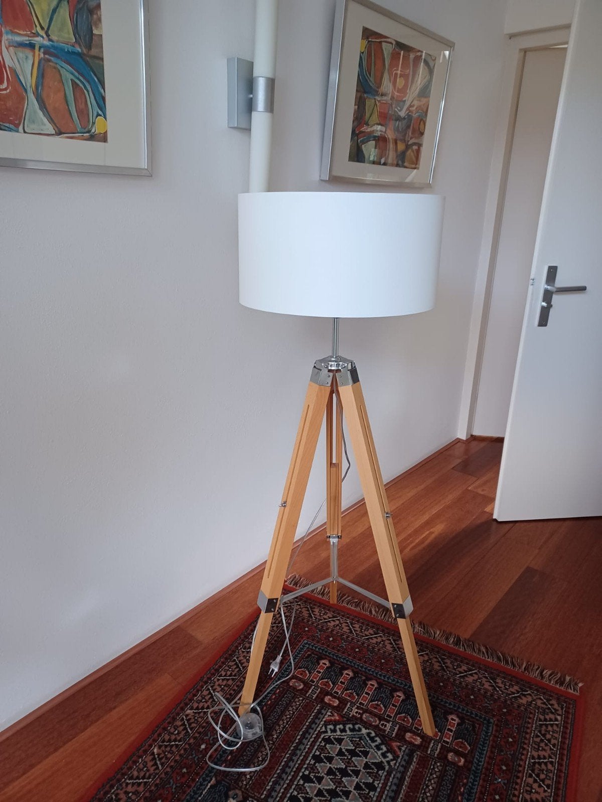 Stijlvolle Tripod Vloerlamp met Witte Kap - Hout & Metaal, Huis en Inrichting, Ophalen, Modern, Scandinavisch, Industrieel, E27 (groot)