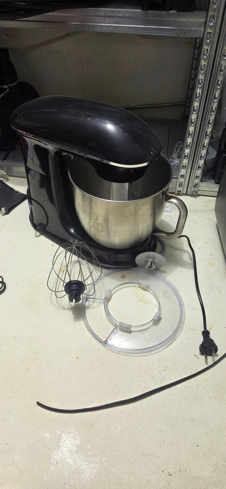 Zwarte keukenmachine met RVS kom en garde, Ophalen, Gebruikt, Vaatwasserbestendig, 3 snelheden of meer