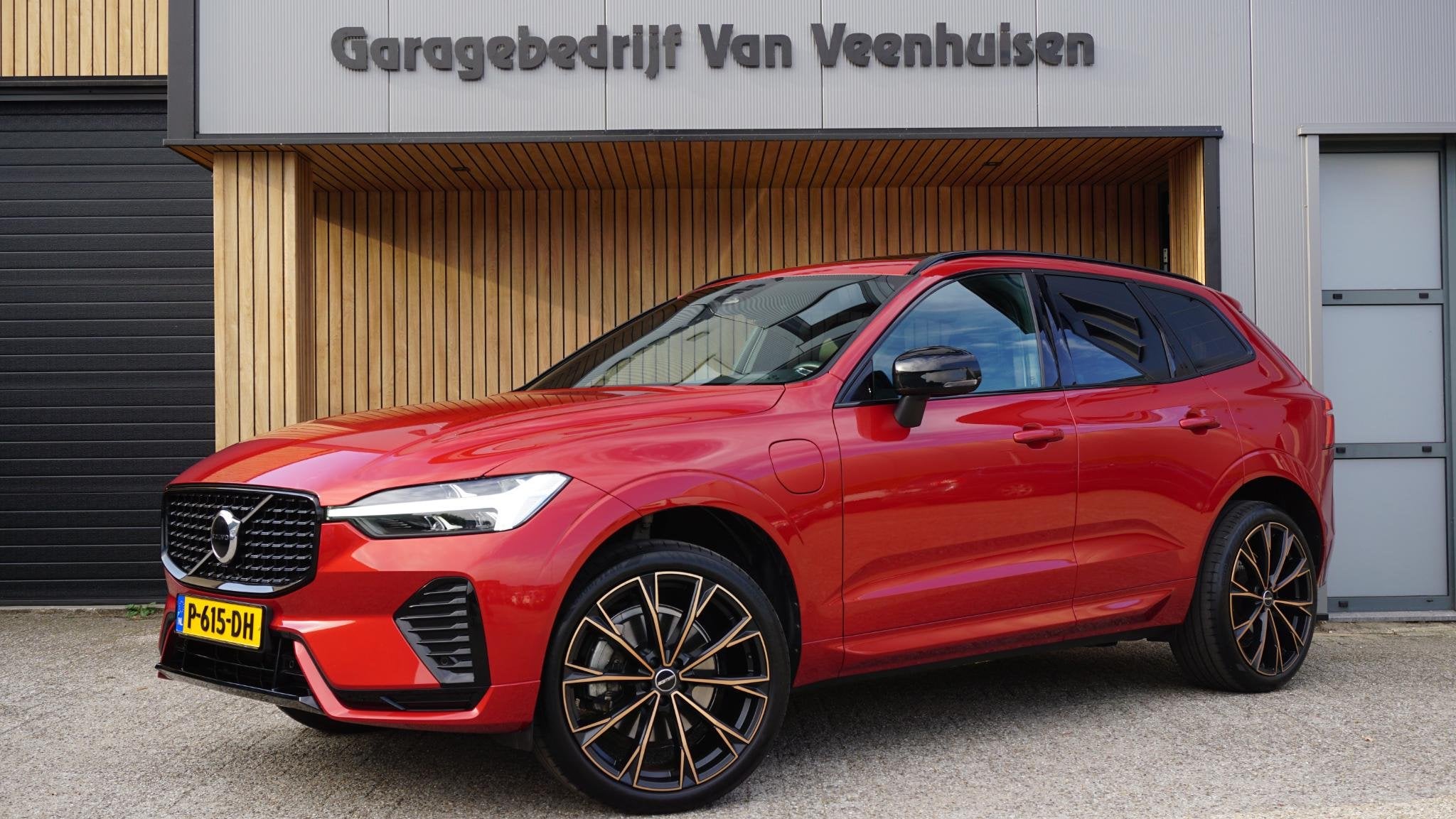 Volvo XC60 2.0 348pk T6 Plug-in hybrid AWD Inscription Pano., Gebruikt, Euro 6, 1969 cc, 340 pk