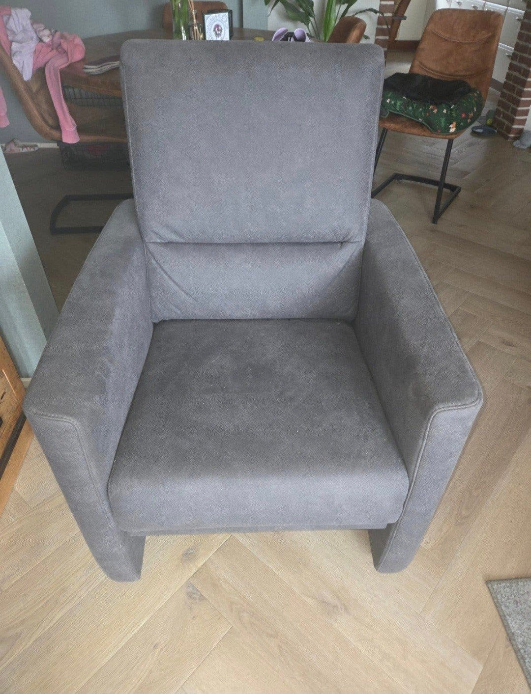 Comfortabele grijze fauteuil - Zo goed als nieuw, Ophalen, 75 tot 100 cm, Zo goed als nieuw, 50 tot 75 cm