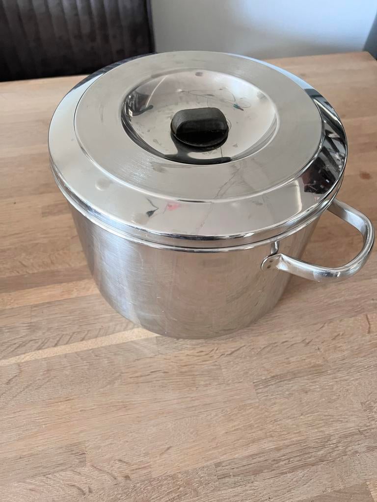 Sola Roestvrijstalen soeppan kookpan 7 liter 17,5 h x 25, Ophalen of Verzenden, Gebruikt, Rvs, Kookpan of Snelkookpan
