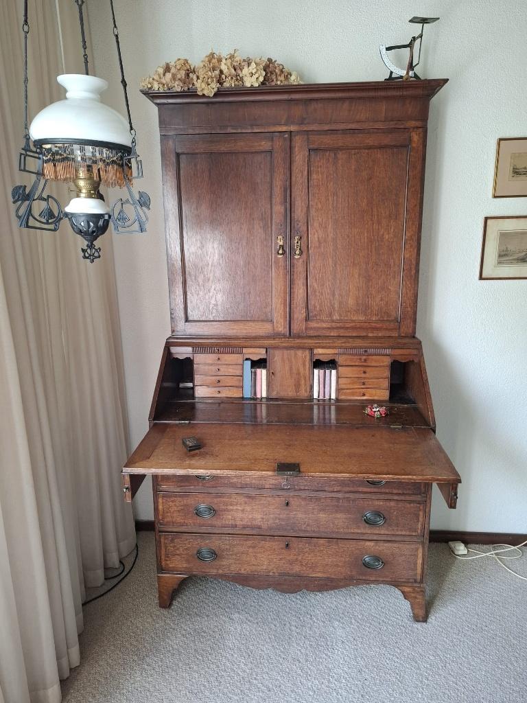 Antiek bureau met opzetkast, Ophalen