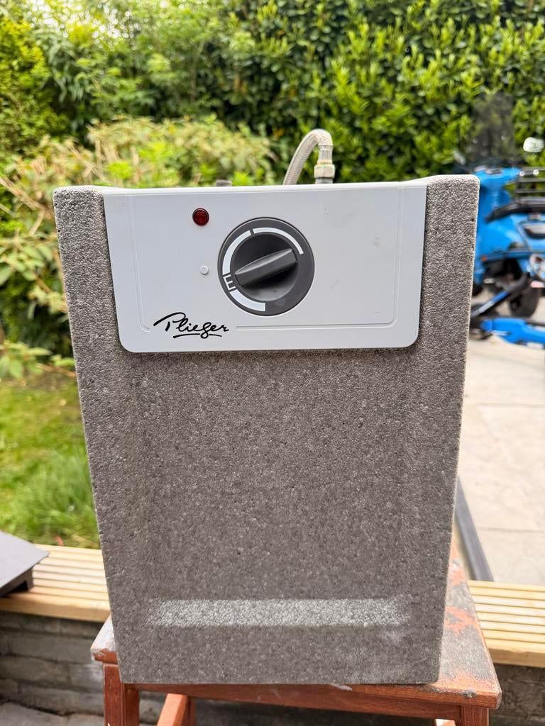 Plieger Boiler 10 liter – compact en efficiënt, Doe-het-zelf en Verbouw, Geisers en Boilers, Minder dan 20 liter, Ophalen of Verzenden