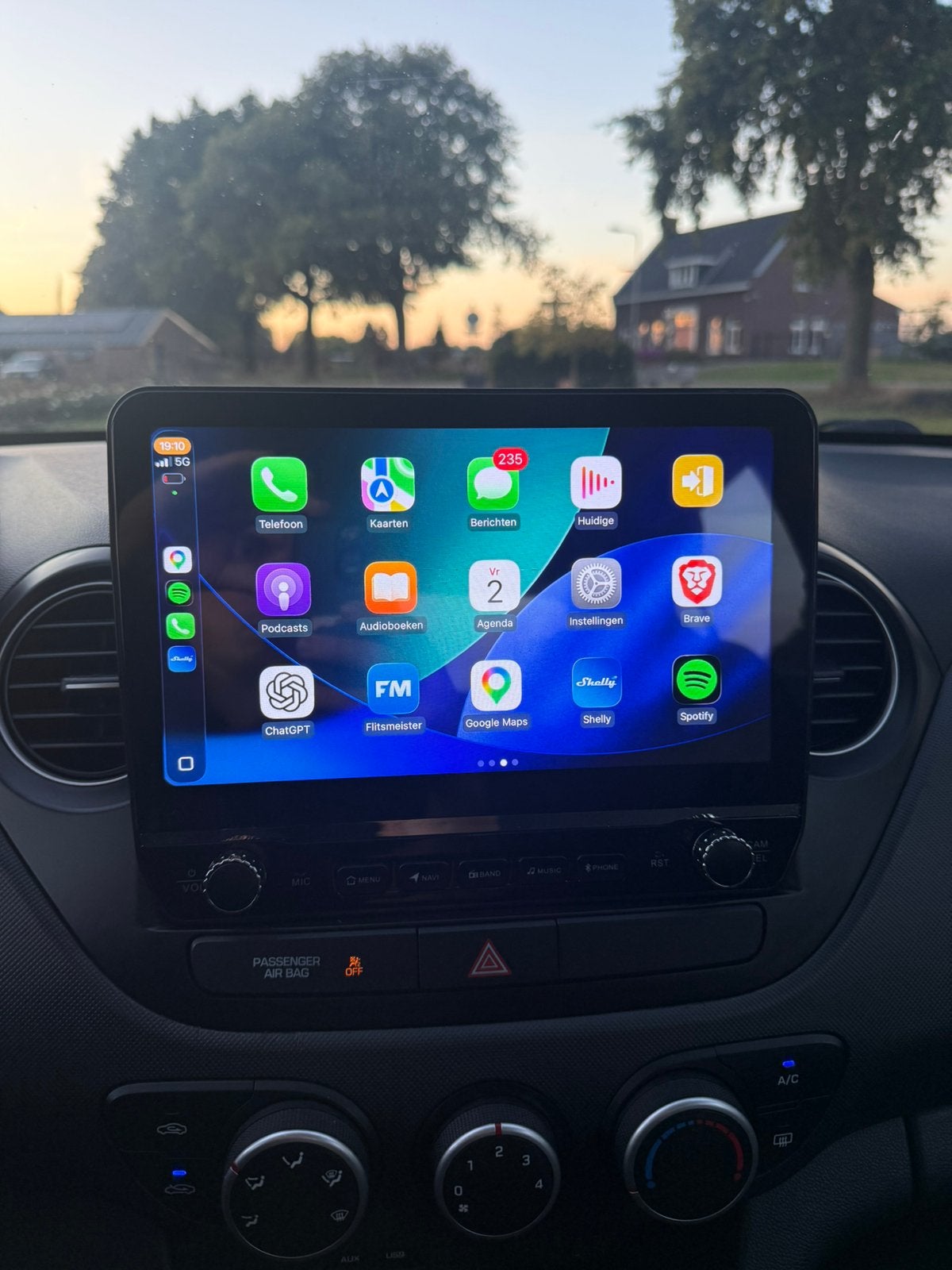 Foto 21 van Hyundai i10 1.0i 66pk 2019 Zwart