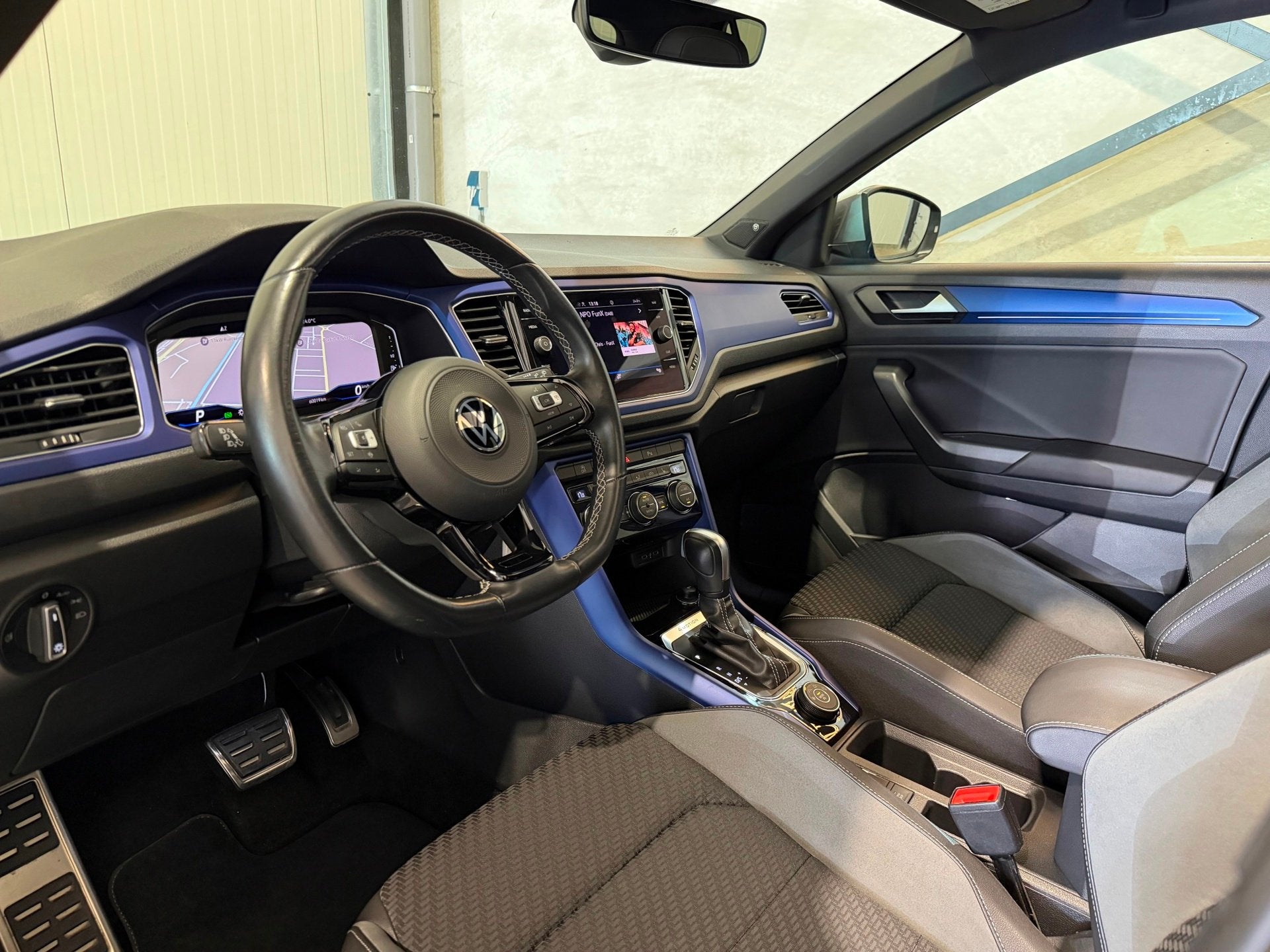 Volkswagen T-Roc 2.0 TSI 4Motion R AKRA|BEATS|PANO, Auto's, Automaat, Gebruikt, Zwart, 4 cilinders