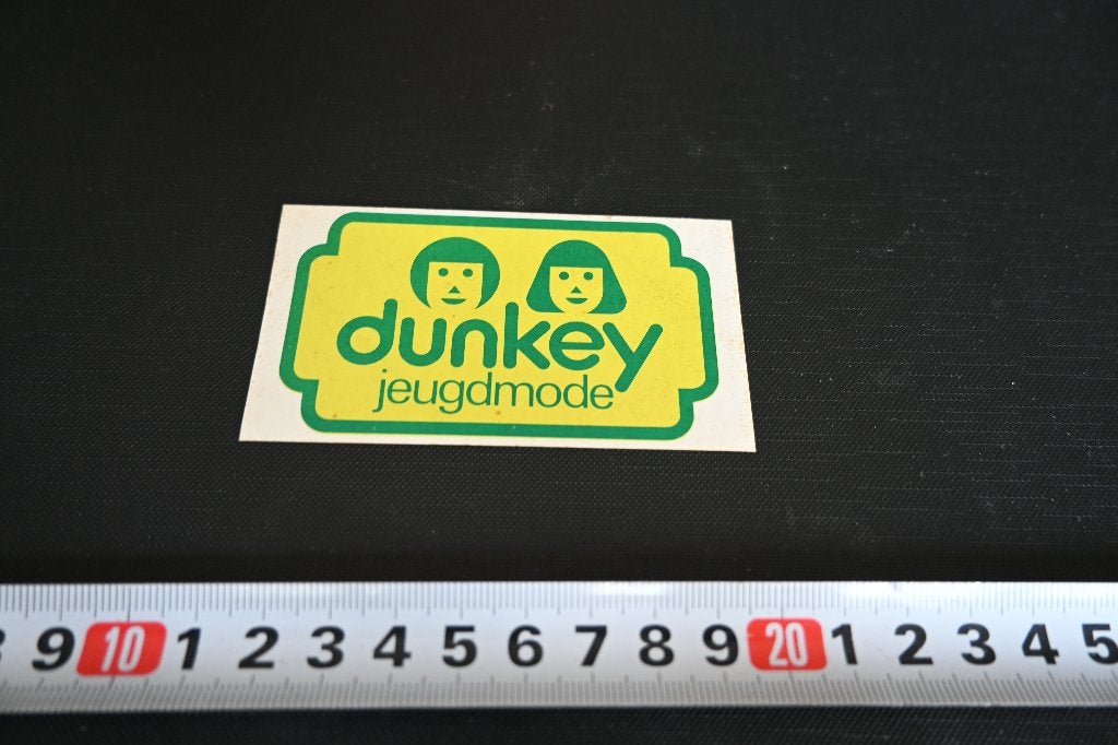 sticker DUNKEY jeugdmode, Ophalen, Zo goed als nieuw