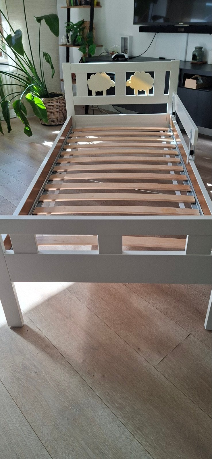 Kinderbed met lattenbodem en matras - Wit, 70 tot 85 cm, Zo goed als nieuw, 160 tot 180 cm, Ophalen