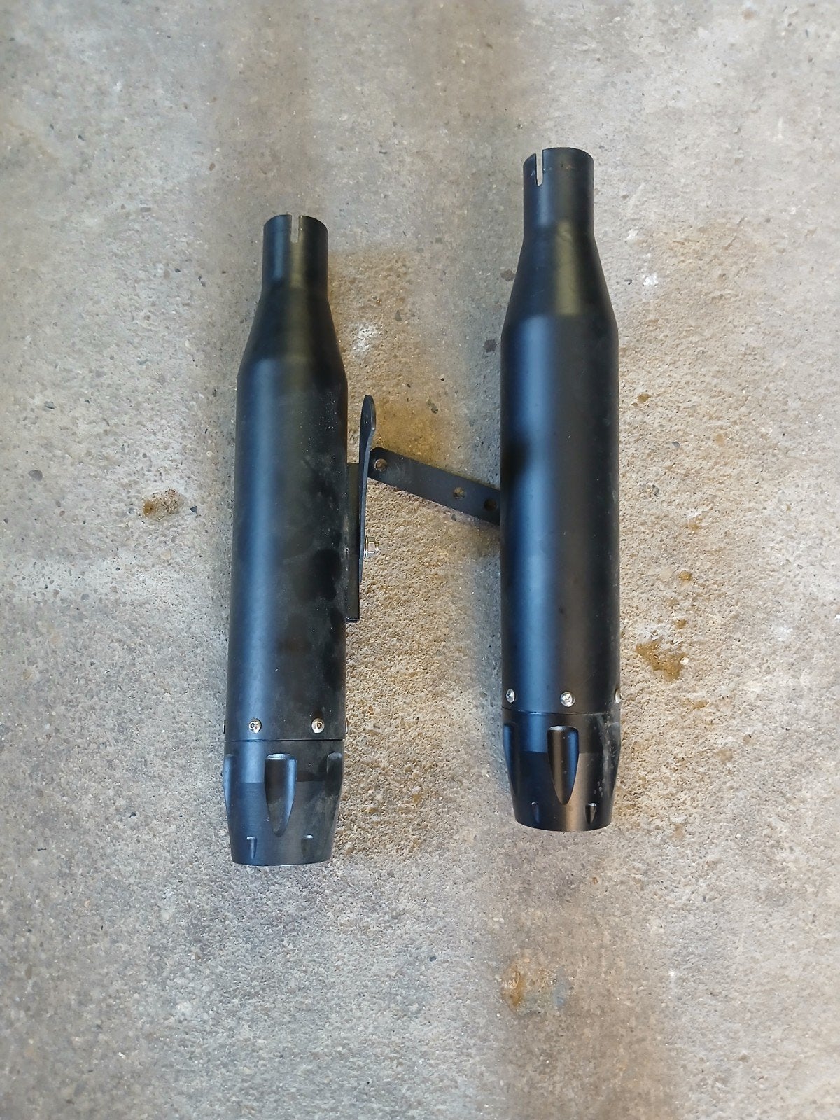 Zwarte uitlaten voor motorfiets (set van 2), Ophalen