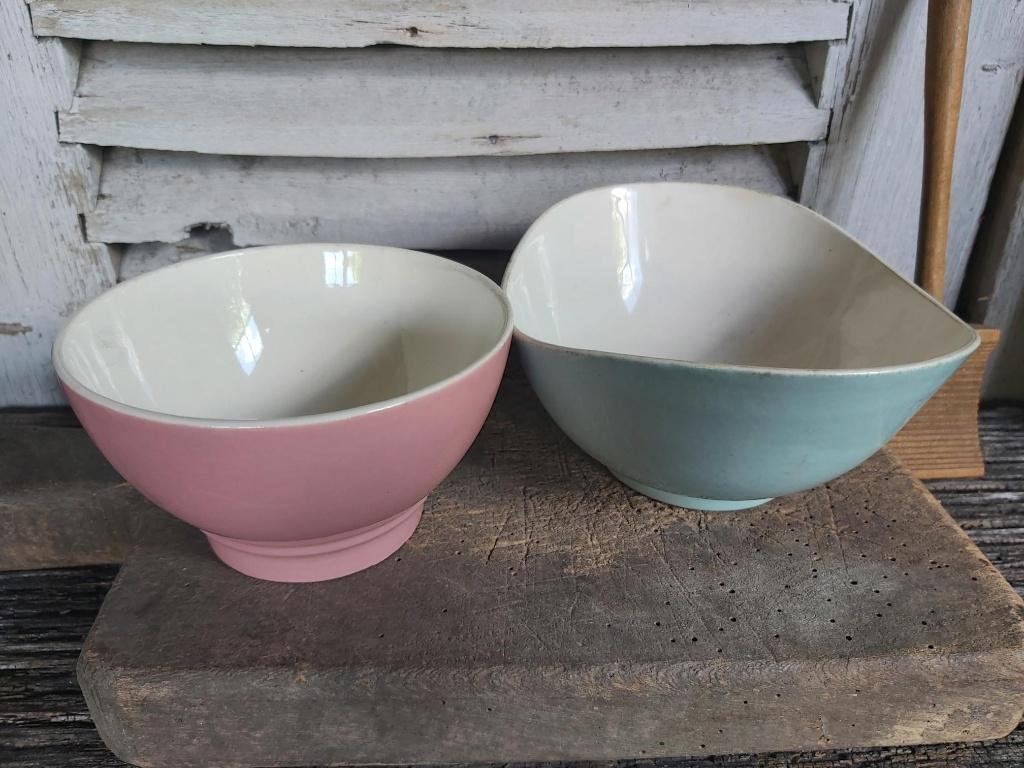 2 leuke pastelkleurige (spoel / nest) kommetjes P Regout, Ophalen of Verzenden