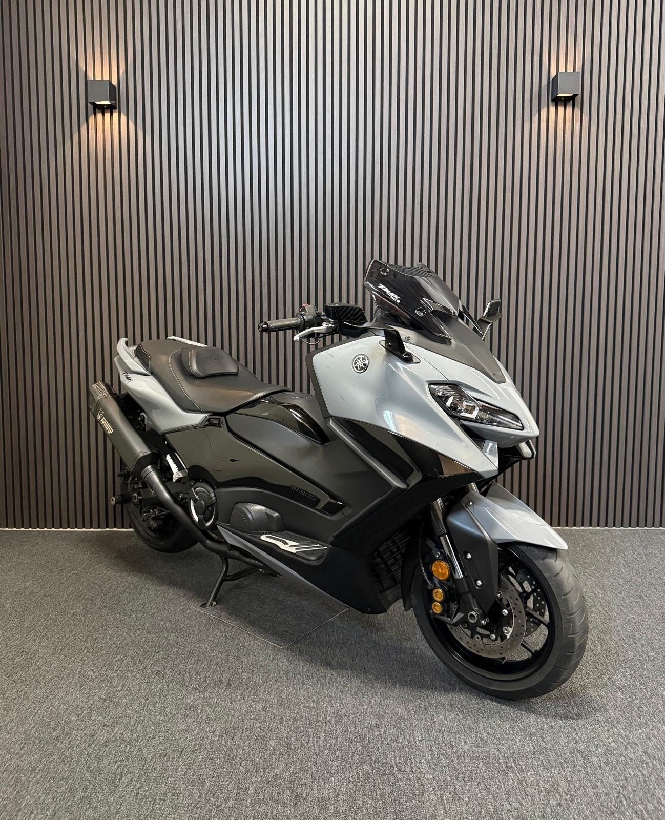 Yamaha TMAX 560 Tech MAX ABS MIVV EXHAUST-CARPLAY-CARBONE, Kolen Motors, Bedrijf, Overig, 12 t/m 35 kW